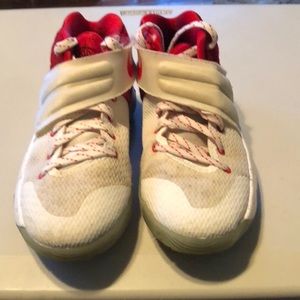 Boys Nike Kyrie 2